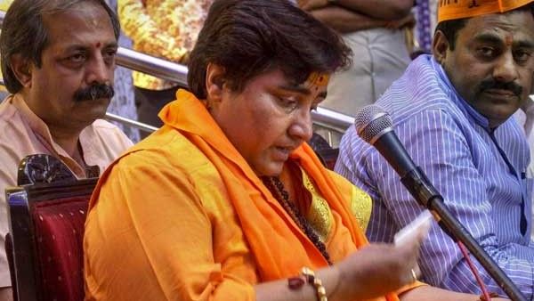 പ്രഗ്യസിങ് ബിജെപി പരിപാടിക്കിടെ തലകറങ്ങി വീണു; മുഖ്യമന്ത്രി ഉള്‍പ്പെടെ പങ്കെടുത്ത പരിപാടിയില്‍