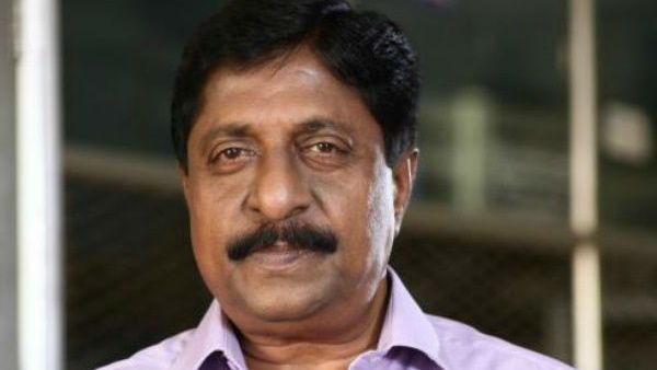 ശ്രീനിവാസന്‍ മാപ്പ് പറയണം; വീടിന് മുന്നില്‍ പ്രതിഷേധവുമായി അങ്കണവാടി പ്രവര്‍ത്തകര്‍