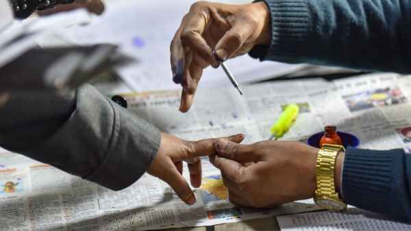 തദ്ദേശ തിരഞ്ഞെടുപ്പ് ഒക്ടോബറില്‍; രണ്ടുഘട്ടങ്ങളാകാന്‍ സാധ്യത, വോട്ടര്‍ പട്ടികയില്‍ പേര് ചേര്‍ക്കാം