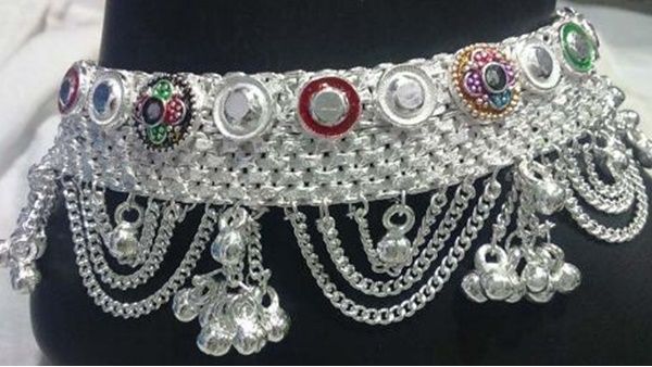 സ്വര്‍ണത്തെ വെല്ലുന്ന വിലക്കയറ്റവുമായി വെള്ളി! വില 60,000 കവിഞ്ഞു, 3 ദിവസം കൊണ്ട് 8,500 കൂടി