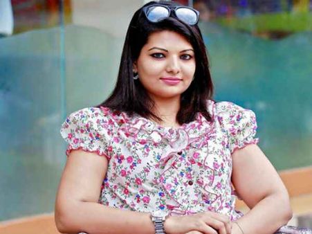 അശ്ലീല കമന്റുകാരനെ കൊണ്ട് മാപ്പ് പറയിച്ച് സാന്ദ്ര തോമസ്, 'ഇനി ആരോടും ഇങ്ങനെ ചെയ്യില്ല'