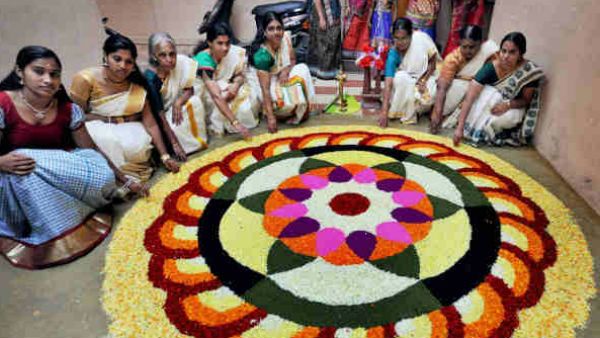 ഗള്‍ഫില്‍ ഓണസദ്യ ഇത്തവണ വെറൈറ്റിയാവും.... ചെലവ് കുറിച്ച് രുചി കൂട്ടാന്‍ പുരുഷ കേസരികള്‍!!