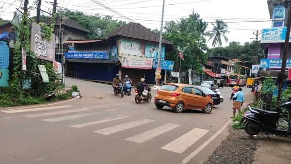 വിമാനത്താവള റോഡില്‍ വാഹനങ്ങള്‍ കൂട്ടിയിടിക്കുന്നത് പതിവാകുന്നു: തുടരെത്തുടരെ അപകടങ്ങൾ