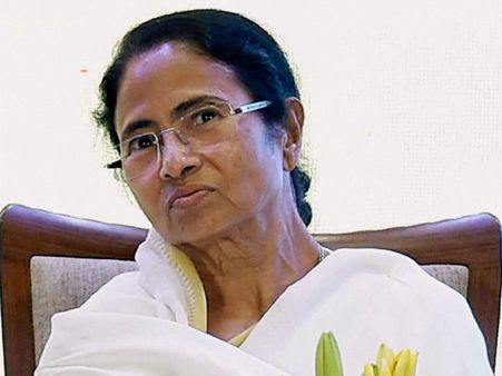 മമതാ ബാനര്‍ജിക്കെതിരെ ആര് മത്സരിക്കും? മുഖ്യമന്ത്രി സ്ഥാനത്തിനായി വടംവലി; ഉയരുന്ന പേരുകള്‍