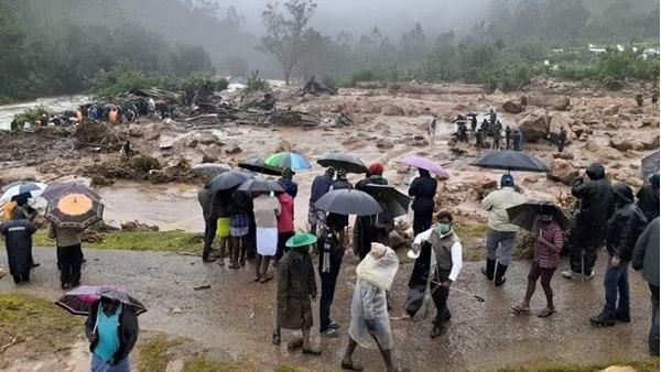 രണ്ട് തരത്തിലുള്ള സഹായധനം ശരിയല്ലെന്ന് വീ മുരളീധരനും; കേന്ദ്രമന്ത്രി പെട്ടിമുടി സന്ദര്‍ശിച്ചു