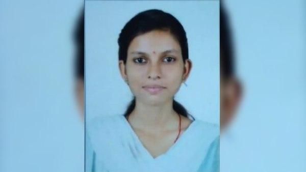 തിളക്കമാര്‍ന്ന വിജയം..! അതിഥി തൊഴിലാളിയുടെ മകള്‍ക്ക് ഡിഗ്രിക്ക് ഒന്നാം റാങ്ക്, കയ്യടിച്ച് കേരളം