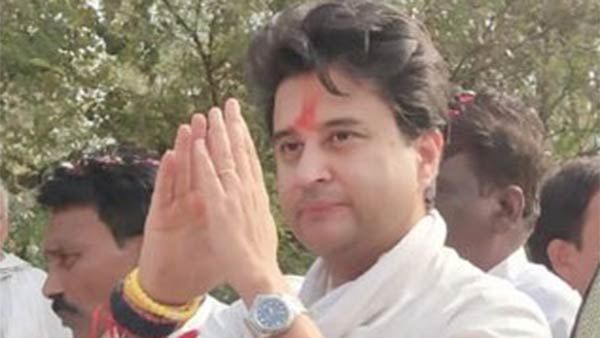 'വ്യാജനെ ജനങ്ങള്‍ തിരിച്ചറിയും'; ദിഗ്വിജയ് സിംഗിന്റെ പരാമര്‍ശത്തില്‍ പ്രതികരിച്ച് സിന്ധ്യ