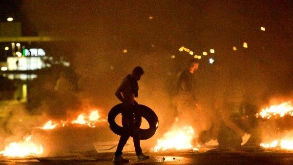 സ്വീഡനില്‍ ഖുറാന്‍ കത്തിക്കല്‍ റാലി; തീവ്ര വലത് നേതാവിനെ തടഞ്ഞു, ആളിപ്പടര്‍ന്ന് കലാപം