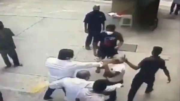 മുന്‍ നാവിക ഉദ്യോഗസ്ഥനെ തല്ലിച്ചതച്ചു, ശിവസേന നേതാവ് അറസ്റ്റില്‍, ഗുണ്ടാ ഭരണമെന്ന് ഫട്‌നാവിസ്!!