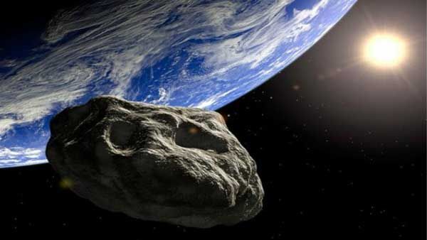 ഈജിപ്തിലെ പിരമിഡുകളുടെ രണ്ടിരട്ടി വലിപ്പം, ഭൂമിക്ക് നേരെ.... ഛിന്നഗ്രഹ മുന്നറിയിപ്പുമായി നാസ!!