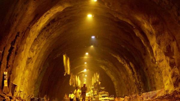 ചുരത്തിലെ ഗതാഗത കുരുക്കഴിയും.... മലതുരന്ന് വയനാട്ടില്‍ പാത, 7 കിലോമീറ്റര്‍ നീളം, 1000 കോടി!!