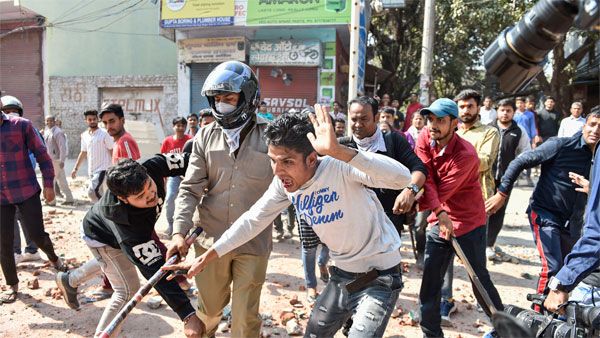 ദില്ലി കലാപം; പ്രതികളെല്ലാം സിഎഎ വിരുദ്ധ സമരക്കാര്‍, 17500 പേജുള്ള കുറ്റപത്രവുമായി പോലീസ്