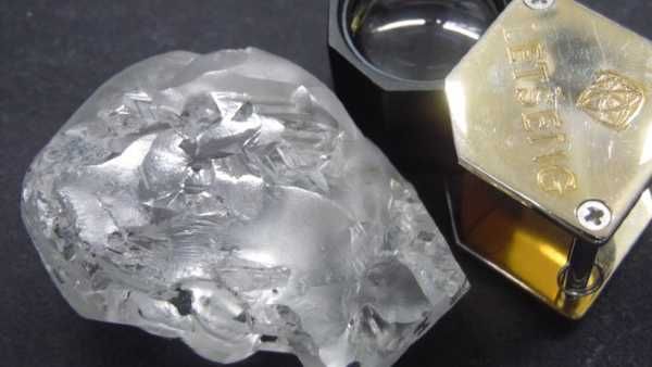 ഒരു വജ്രക്കല്ല്, വില 130 കോടി !!! അപൂർവ്വ വജ്രം കുഴിച്ചെടുത്തത് കേരളത്തേക്കാൾ ചെറു രാജ്യത്ത് നിന്ന്