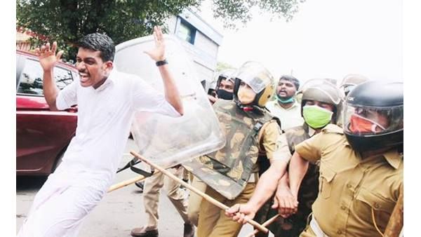 പ്രതിപക്ഷ യുവജന സംഘടനകൾ നടത്തിയ കലക്ടറ്റേറ്റ് മാർച്ച് തടഞ്ഞ പൊലീസുകാരനും കൊവിഡ്