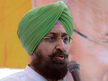 കാര്‍ഷിക ബില്ലുകള്‍ ചരിത്രപരമെന്ന് ബിജെപി; കര്‍ഷകരുടെ മരണ വാറണ്ടില്‍ ഒപ്പിടില്ലെന്ന് കോണ്‍ഗ്രസ്