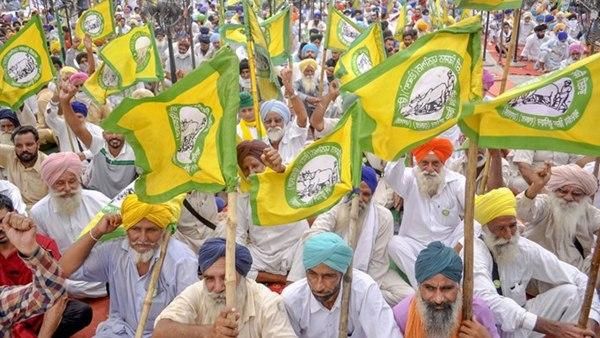 ദേശീയ ബന്ദിനോട് ഐക്യപ്പെട്ട് 100 ലേറെ കര്‍ഷക സംഘടനകള്‍; ഹൈവേ തടഞ്ഞു; റെയില്‍ ഉപരോധിച്ചു