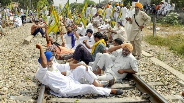 കാര്‍ഷിക ബില്ല്: കര്‍ഷക പ്രക്ഷോഭം ശക്തമാകുന്നു, പഞ്ചാബില്‍ ട്രെയിന്‍ ഉപരോധം 29 വരെ തുടരും