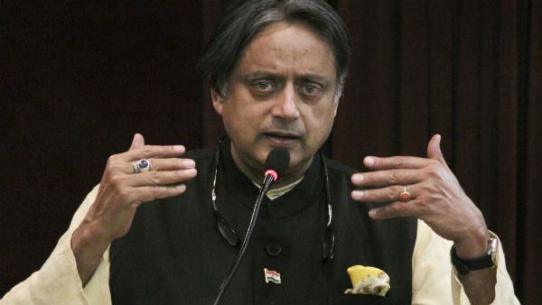 എന്താണ് രാജ്യത്ത് നടക്കുന്നത്, ഞെട്ടിപ്പോയി, ദില്ലി പോലീസിനെതിരെ തരൂര്‍, കുറ്റപത്രത്തില്‍ വിമര്‍ശനം