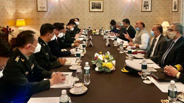 മോസ്കോയിൽ ചൈനീസ് പ്രതിരോധ മന്ത്രിയുമായി കൂടിക്കാഴ്ച നടത്തി രാജ്നാഥ് സിംഗ്! അതിർത്തി പ്രശ്നം വിഷയം