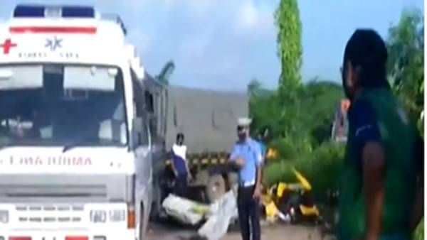 കൊച്ചിയില്‍ നാവികസേനയുടെ ഗ്ലൈഡര്‍ തകര്‍ന്നുവീണു; രണ്ട് പേർ മരിച്ചു