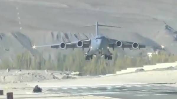 സൈനികർക്കുള്ള സാമഗ്രികളുമായി കൂറ്റൻ വിമാനം അതിർത്തിയിൽ; ലേയിൽ പറന്നിറങ്ങി സി 17 ഗ്ലോബ് മാസ്റ്റർ