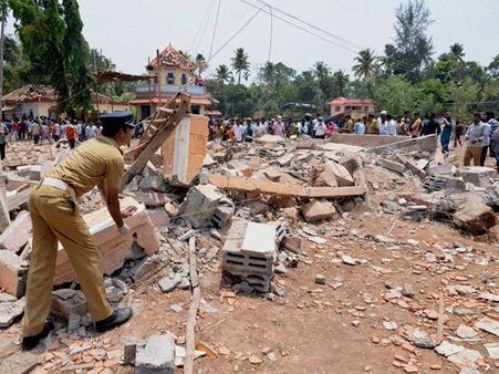 പുറ്റിങ്ങൽ വെടിക്കെട്ട് ദുരന്തം: ക്രൈംബ്രാഞ്ച് കുറ്റപത്രം സമർപ്പിച്ചു, കേസിൽ 52 പേർ പ്രതികൾ