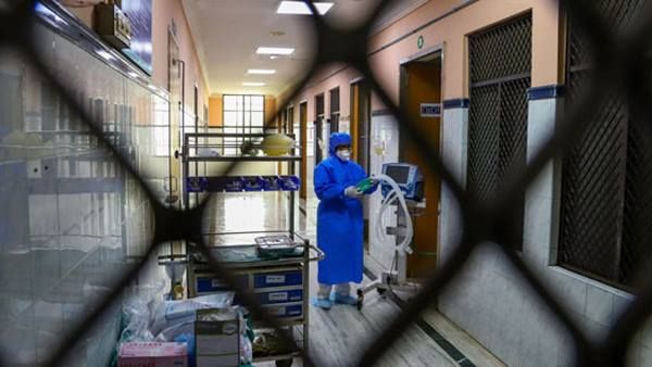 ആരോഗ്യപ്രവർത്തകരുടെ സസ്പെൻഷൻ: മെഡിക്കൽ കോളേജുകളിൽ ഡോക്ടർമാരുടെ കൂട്ടരാജി!!