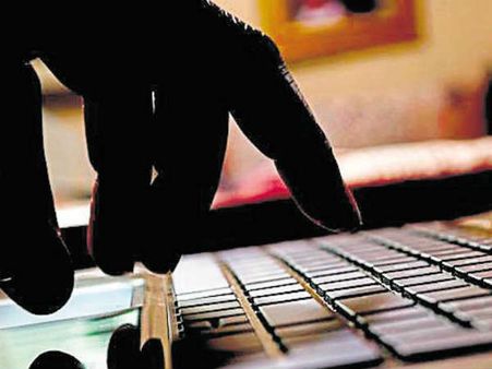 അശ്ലീല വീഡിയോകൾ പ്രചരിപ്പിക്കുന്നവർക്ക് പണി വരുന്നു: കണ്ണൂരിൽ ഓപ്പറേഷൻ പി ഹണ്ട്, 19 പേർക്കെതിരെ കേസ്