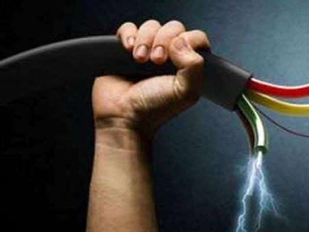 ക്വാറന്റീനിൽ കഴിയവേ യുവാവ് ഷോക്കേറ്റ് ലോഡ്ജിൽ നിന്ന് തെറിച്ച് വീണു; രക്ഷിക്കാനാതെ നാട്ടുകാർ