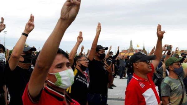 പ്രധാനമന്ത്രിക്കെതിരായുള്ള പ്രക്ഷോഭം ശക്തമാകുന്നു; തായ്‌ലന്‍ഡിൽ അടിയന്തരാവസ്ഥ, 20ഓളം പേർ അറസ്റ്റിൽ