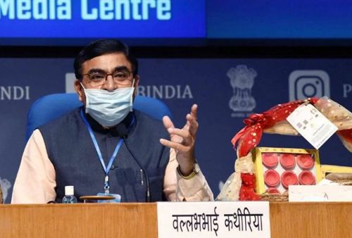 ചാണകത്തിൽ നിന്നുള്ള ചിപ്പ് റേഡിയേഷനെ പ്രതിരോധിക്കും: കാമധേനു ആയോഗ് തലവൻ!! എന്താണ് ഗോസത്വ കവച്?