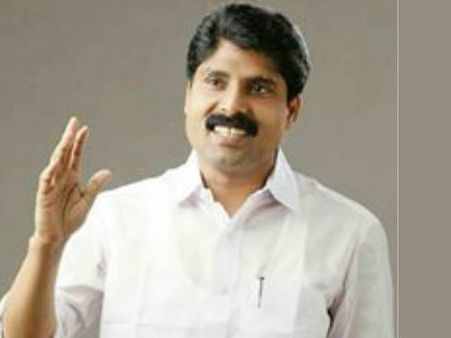 മാവോയിസ്റ്റ് പ്രവർത്തകന്റെ മൃതദേഹം കാണമെന്ന് ആവശ്യം: കോൺഗ്രസ് നേതാക്കൾ അറസ്റ്റിൽ