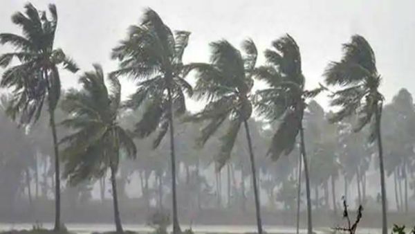 ശക്തി കുറഞ്ഞ് നിവാര്‍; മുഖ്യമന്ത്രിമാരെ വിളിച്ച് അമിത് ഷാ, വിമാനത്താവളം പ്രവര്‍ത്തനം പുനഃരാരംഭിച്ചു