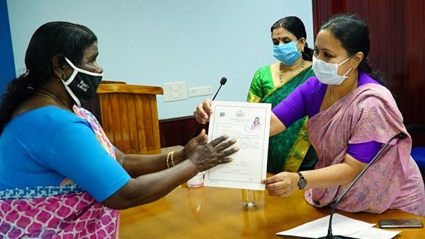 സ്വന്തമായി ഭൂമിയില്ല; പട്ടയം ലഭിച്ച സന്തോഷത്തില്‍ കുടുംബങ്ങള്‍; പത്തനംതിട്ടയില്‍ 32 പട്ടയം നല്‍കി