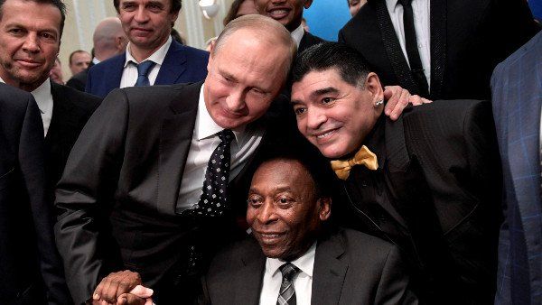 ഒരു നാൾ നമ്മൾ ആകാശത്ത് പന്തുതട്ടുമെന്ന് പെലെ, ഫുട്ബോളിന്റെ നഷ്ടമെന്ന് മെസി; സ്മരിച്ച് ഫുട്ബോൾ ലോകം