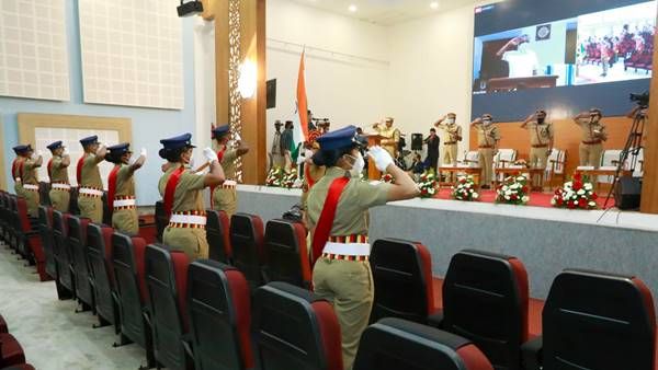 പോലീസില്‍ ഹോക്കി, ഷൂട്ടിംഗ്, വനിതാ ഫുട്‌ബോള്‍ ടീമുകള്‍ ഉടന്‍ നിലവില്‍ വരുമെന്ന് മുഖ്യമന്ത്രി