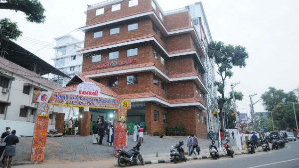 കേസരി വാരിക ആസ്ഥാന മന്ദിരം ഉദ്ഘാടനത്തിനായി മോഹന്‍ ഭാഗവത് കോഴിക്കോട്ടെത്തി