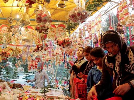 സംസ്ഥാനത്ത് ക്രിസ്മസ് വിപണി സജീവമാകുന്നു.. കൗതുകം തീർത്ത് ലൈറ്റും അലങ്കാരങ്ങളും