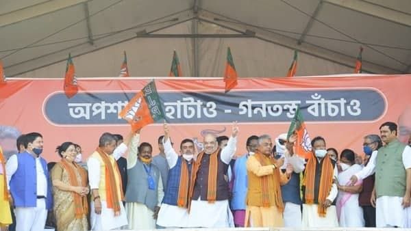 മുന്‍ ത്രിണമൂല്‍ കോണ്‍ഗ്രസ്‌ ‌ നേതാവ്‌ സുവേന്ദു അധികാരി ബിജപിയില്‍ ചേര്‍ന്നു