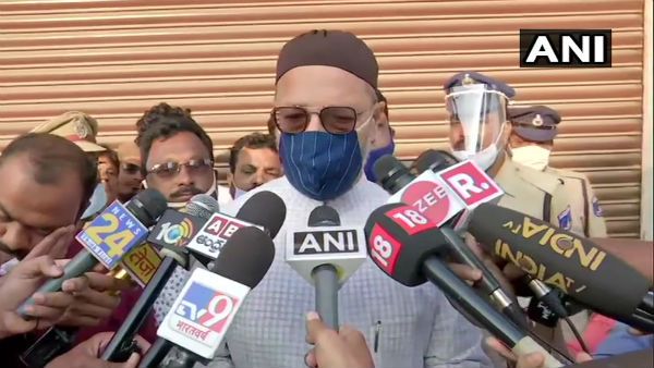 ഹൈദരാബാദില്‍ വോട്ടെടുപ്പ് തുടങ്ങി, വോട്ട് ജനാധിപത്യത്തെ ശക്തിപ്പെടുത്താനെന്ന് ഒവൈസി!!