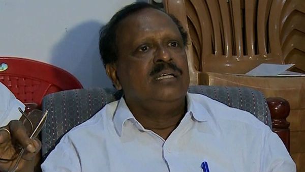 ശൂരനാടിനെ പുറത്താക്കണം, കോണ്‍ഗ്രസിനെ ആര്‍എസ്എസിന് വിറ്റു, വീണ്ടും കോണ്‍ഗ്രസില്‍ പോസ്റ്റര്‍!!