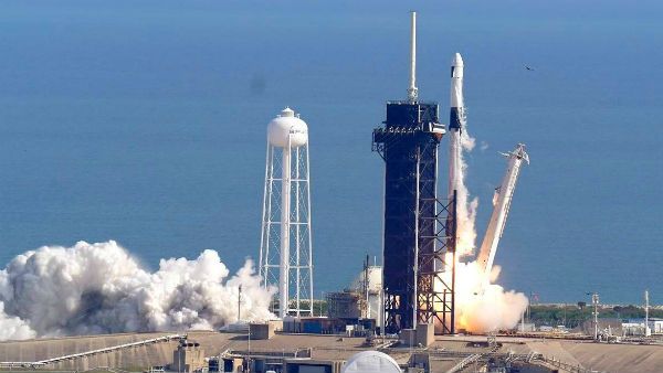 ക്രിസ്മസ് സമ്മാനങ്ങളുമായി സ്‌പെയ്‌സ് ഏക്‌സിന്റെ ഡ്രാഗണ്‍ ക്യാപ്‌സൂള്‍ ബഹിരാകാശനിലയത്തിലേക്ക്!!