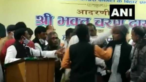 ബീഹാറില്‍ കോണ്‍ഗ്രസിന് നാണക്കേട്; പാര്‍ട്ടി യോഗത്തില്‍ കയ്യാങ്കളിയും അസഭ്യ വര്‍ഷവും