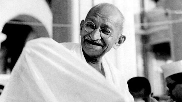 യുഎസ്സില്‍ ഗാന്ധി പ്രതിമ അക്രമികള്‍ തകര്‍ത്തു, വിദ്വേഷ കുറ്റകൃത്യമെന്ന് ഇന്തോ അമേരിക്കന്‍ വംശജര്‍!!