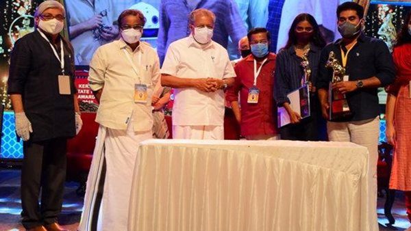 സംസ്ഥാന ചലച്ചിത്ര പുരസ്‌ക്കാര വിതരണം വിവാദത്തില്‍, അവാര്‍ഡ് ജേതാക്കളെ അപമാനിച്ചെന്ന് ആക്ഷേപം