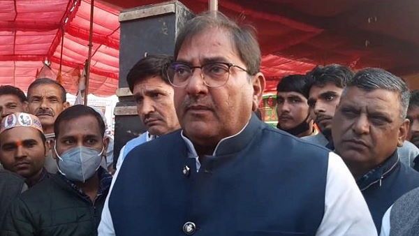 ബിജെപിയെ ഞെട്ടിച്ച് അഭയ് ചൗത്താല, എംഎല്‍എ സ്ഥാനം രാജിവെച്ചു, ട്രാക്ടറുമായി അതിര്‍ത്തിയിലേക്ക്!!