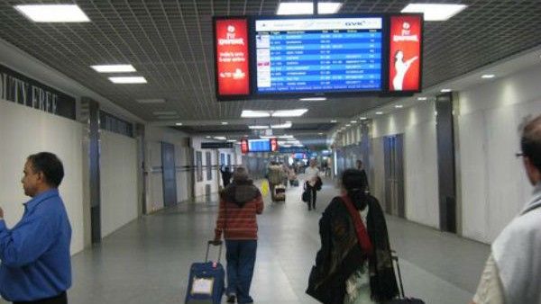 സ്വര്‍ണക്കടത്തിന് ഒത്താശ; 4 കസ്റ്റംസ് ഉദ്യോഗസ്ഥര്‍ക്ക് സസ്‌പെന്‍ഷന്‍, സിബിഐ റെയ്ഡല്‍ കണ്ടെത്തിയത്...