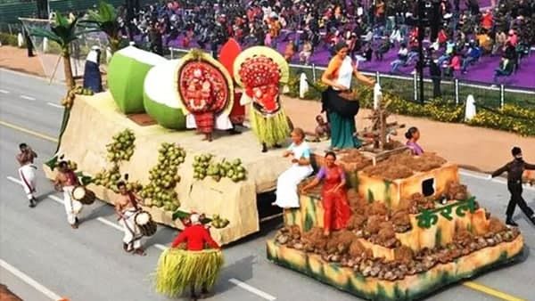 തെയ്യവും കരിക്കും കായലും;കേരളത്തിന്റെ പാരമ്പര്യം വിളിച്ചോതി റിപ്പബ്ലിക്‌ ദിന പരേഡിലെ നിശ്ചല ദൃശ്യം