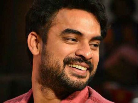 'പ്രളയ കാലത്തെ നിസ്വാര്‍ഥ സേവനം'; ടൊവിനോ തോമസ്‌ ഇനി സന്നദ്ധ സേനയുടെ അംബാസിഡര്‍