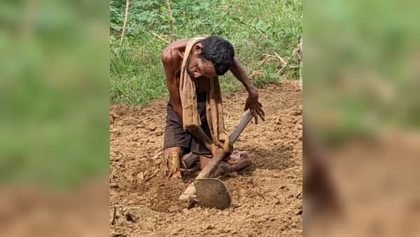 അംഗപരിമിതിയെ തോല്‍പ്പിച്ച് അരുണ്‍ വിളയിക്കുന്നത് നൂറ് മേനി; വേങ്ങര സ്വദേശിക്ക് സര്‍ക്കാര്‍ ആദരം